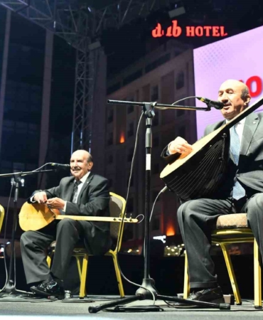 Esenyurt Kardeş Kültürler Festivali’nde aşıklar sahne aldı