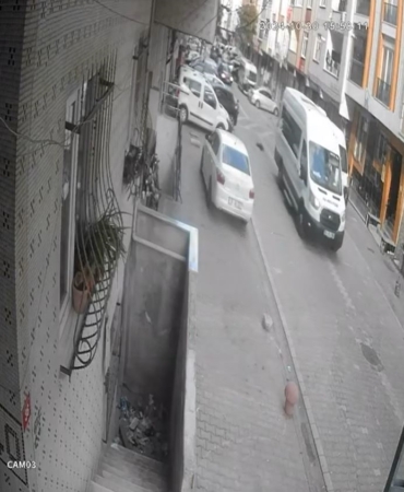 Esenyurt’ta minibüs sürücüsü küçük çocuğu ezdi