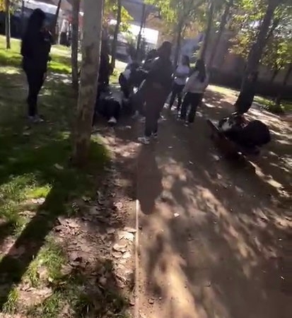 Eyüpsultan’da kız öğrenciler arasında kavga: Darp edilen arkadaşları bayıldı