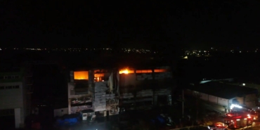 Fabrika yangını havadan görüntülendi