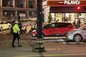 Fatih’te yolun karşısına geçmeye çalışan adama tramvay çarptı