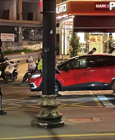 Fatih’te yolun karşısına geçmeye çalışan adama tramvay çarptı