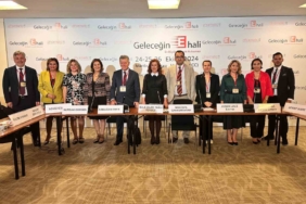 Geleceğin E hali Kongresi’nde binlerce eczacı bir araya geldi