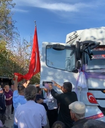 Gelini almaya süslediği tırla gitti