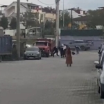 Gençlerin bıçaklı sopalı kavgası kanlı bitti: 1’i ağır 2 yaralı