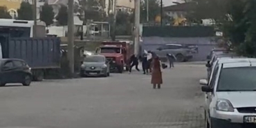 Gençlerin bıçaklı sopalı kavgası kanlı bitti: 1’i ağır 2 yaralı