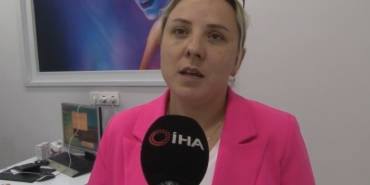 Güzellik merkezine müşteri gibi gelerek hırsızlık yapan şahıslar kamerada