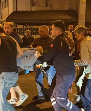 Hafif ticari araç ile motosiklet çarpıştı: 1 yaralı