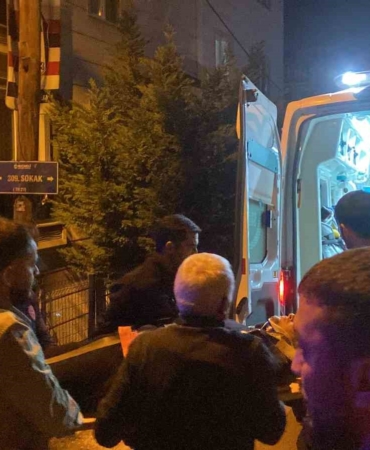 Hafif ticari araç ile motosiklet çarpıştı: 2 yaralı