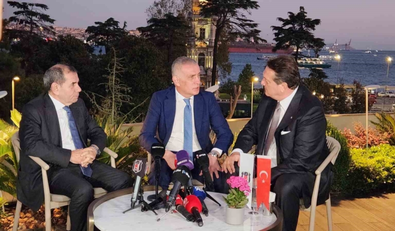 Hasan Arat, Dursun Özbek ve İbrahim Hacıosmanoğlu, açılışta bir araya geldi