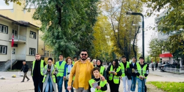Hendek Meydanı’nda kitap okuma etkinliği