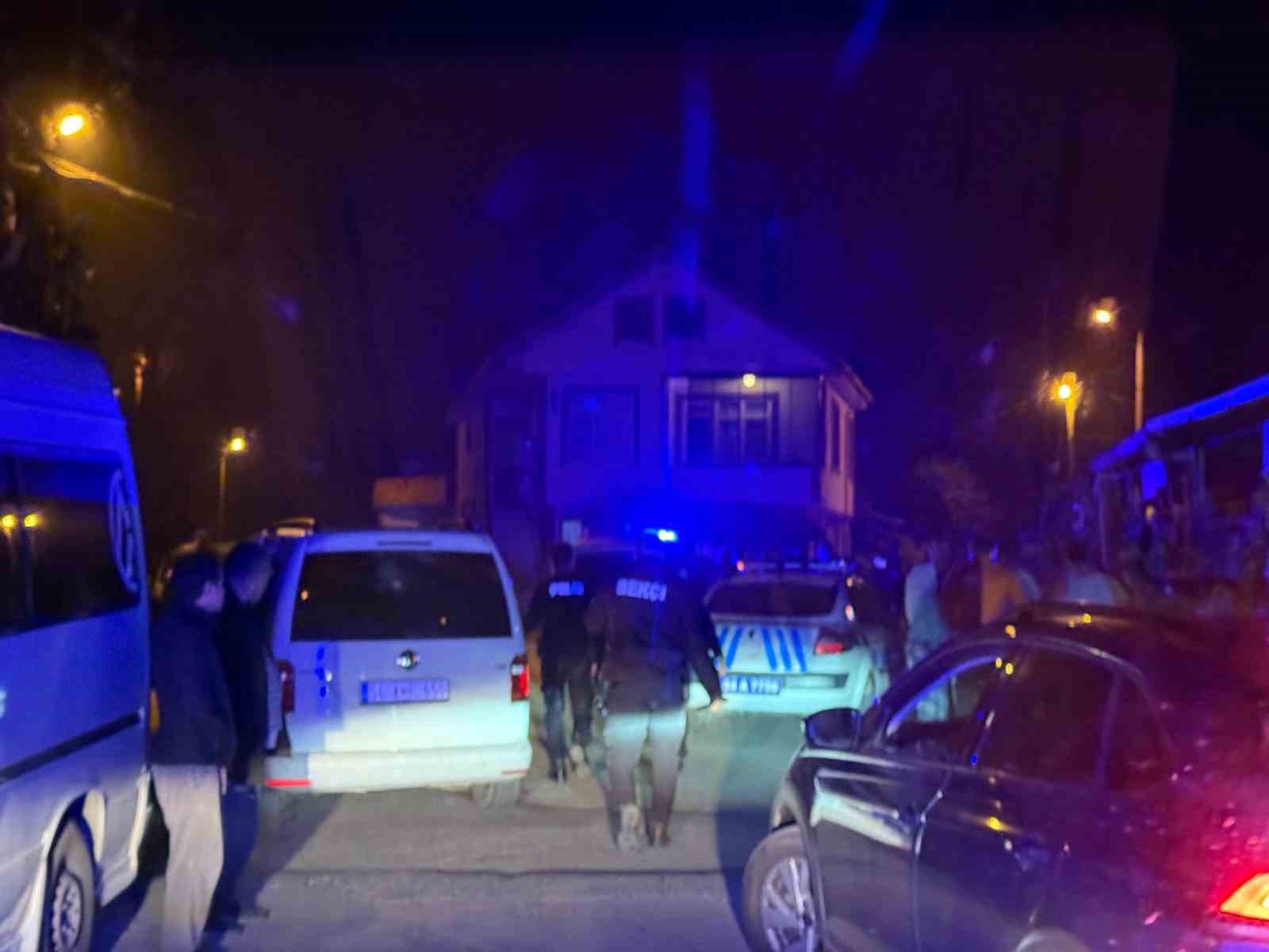 İki grup arasında çıkan kavgayı ayırmak isteyen bekçi yaralandı