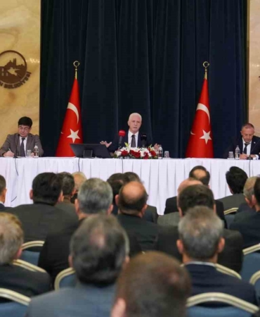 İstanbul Valisi Gül’ün katıldığı toplantıda yatırımlar ve afetlere karşı çalışmalar masaya yatırıldı