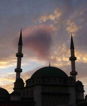 İstanbul’da bulutların oluşturduğu manzara mest etti