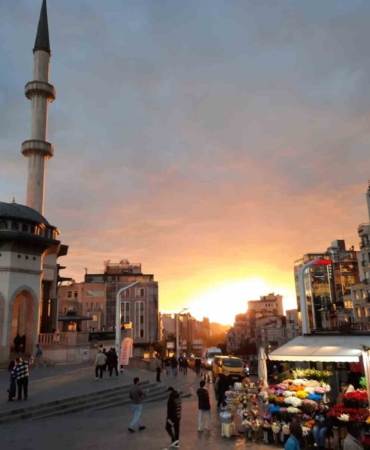 İstanbul’da gökkuşağı sürprizi: Kısa süreli yağışın ardından görsel şölen oluştu