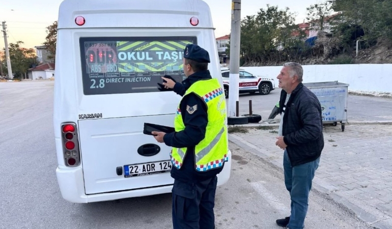 Jandarma trafik timlerinden okul servislerine denetim