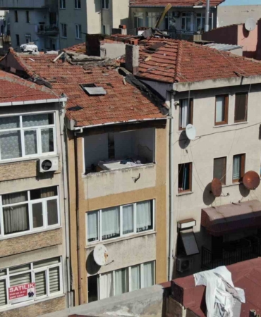 Kadıköy’de apartman dairesinde patlama: 1 yaralı