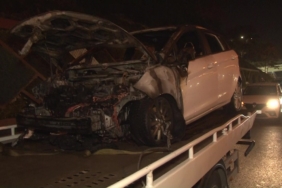 Kadıköy’de seyir halindeki otomobil alev alev yandı