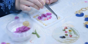 Kadınlar epoksi kursuyla ev ekonomisine katkı sağlıyor