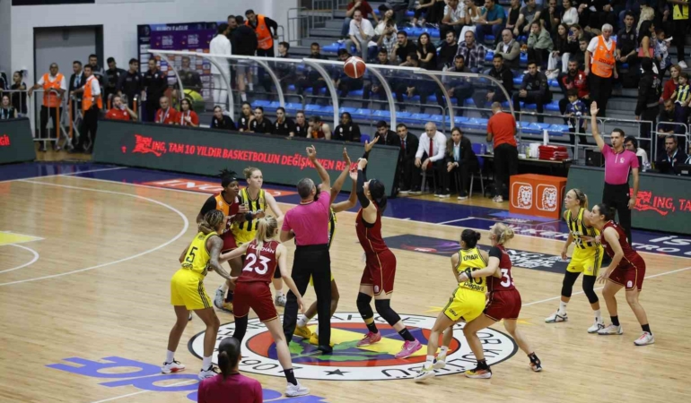 Kadınlar pota derbisi Fenerbahçe’nin