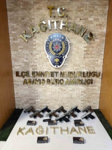 Kağıthane’de çok sayıda suça karışan şüpheli yakalandı: Evden 10 ruhsatsız tabanca çıktı