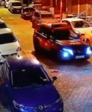Kağıthane’de polisin Türk bayrağı hassasiyeti yürekleri ısıttı