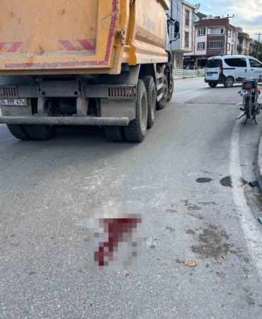 Kamyonla çarpışan motosikletli genç hayatını kaybetti
