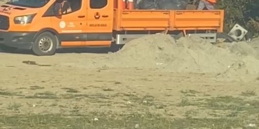 Karayolları Genel Müdürlüğüne bağlı ekipler torbalar dolusu çöpü ormana attı