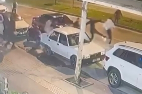 Kavgadan kaçarken çelme takılarak düşürüldü, üzerinden otomobil geçti: O anlar kamerada