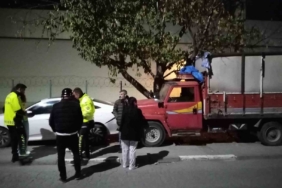 Kaza yapan sürücü başka bir aracın çarpması sonucu ağır yaralandı