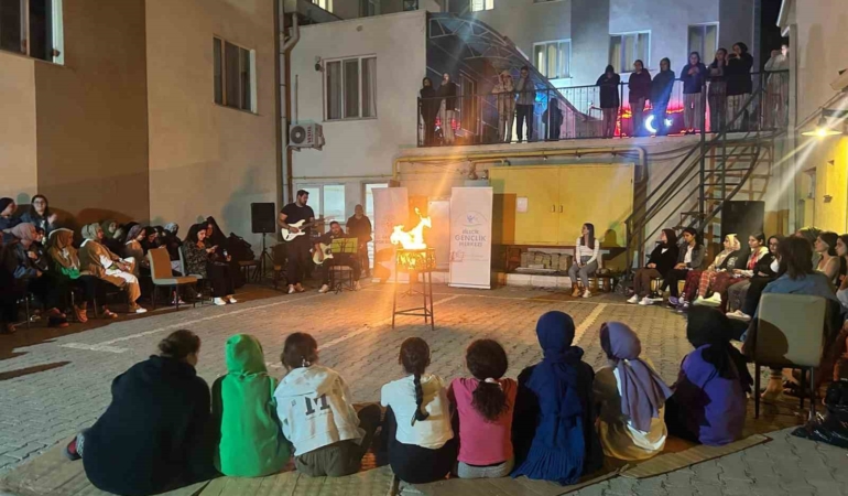 Kente yeni gelen öğrencilere sıcak karşılama