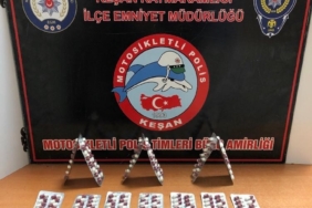Keşan’da araçta yapılan kontrolde 182 sentetik ecza ele geçirildi
