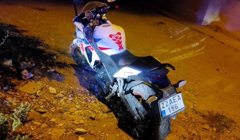 Keşan’da devrilen motosiklette 2 kişi yaralandı