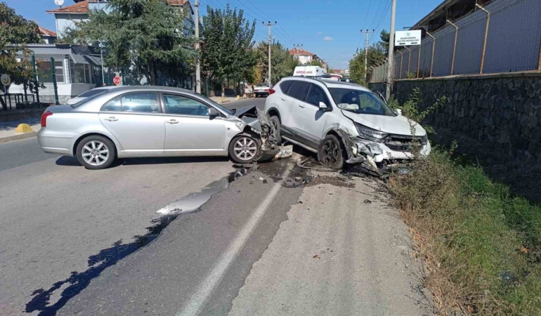 Keşan’da iki otomobilin çarpıştığı kazada 1 kişi yaralandı