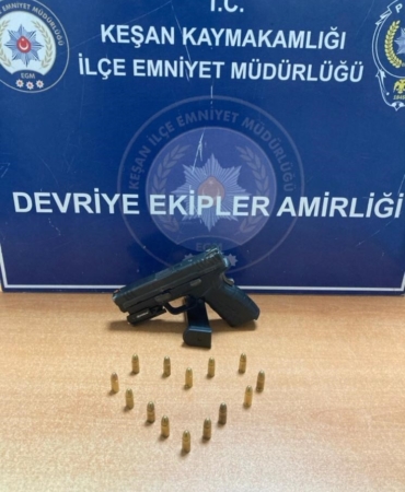 Keşan’da polisin durdurduğu şüpheliden tabanca ele geçirildi