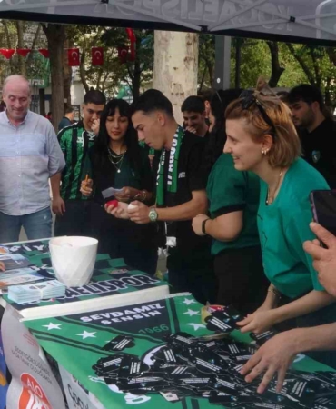 Kocaelispor ‘Dünya Kız Çocukları Günü’nde kız çocuklarına hediye dağıttı