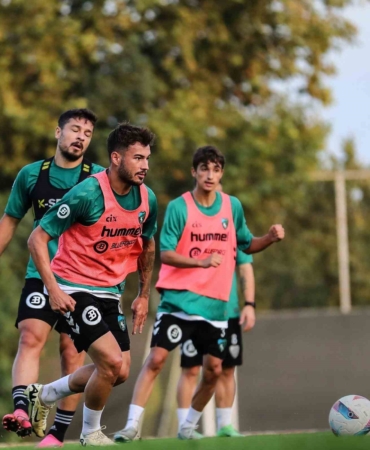 Kocaelispor’da oyuncular rotayı Ümraniyespor maçına çevirdi