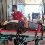 Kontrolden çıkan motosiklet yol kenarına savruldu