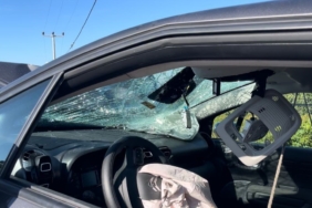 Kontrolden çıkan otomobil direğe çarptı: 4 yaralı