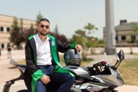 Köpeklerden kaçarken kaza yapan genç yaşam savaşı veriyor