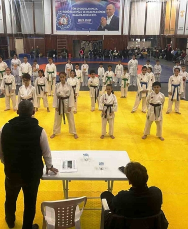 Körfezli gençler kuşak sınavında ter döktü
