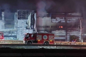 Kozmetik fabrikasındaki yangın 3 saat sonra kontrol altına alındı