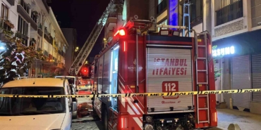 Küçükçekmece’de çatıda mangal keyfi yangınla bitti