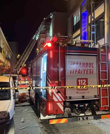 Küçükçekmece’de çatıda mangal keyfi yangınla bitti