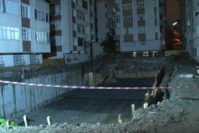 Küçükçekmece’de toprak kayması: Bir bina tahliye edildi