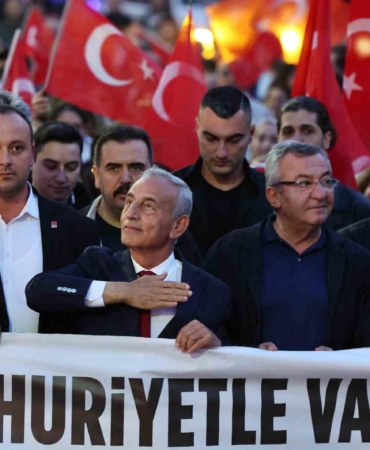 Küçükçekmece’de vatandaşlar Cumhuriyet Bayramı coşkusunu Hande Yener konseri ile yaşadı