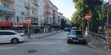 Kükürtlü’deki trafik levhaları yenilendi