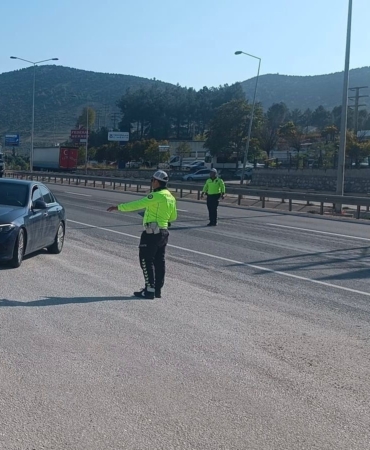 Kurallara uymayan 63 sürücüsü cezadan kaçamadı