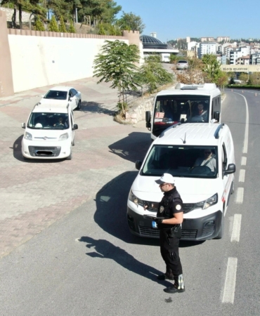 Kurallara uymayan sürücülere 738 bin 642 TL trafik idari para cezası kesildi