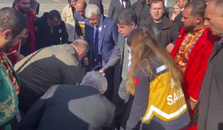 Kutlamada fenalaşan mehteran bölükbaşına ilk müdahaleyi milletvekilleri yaptı